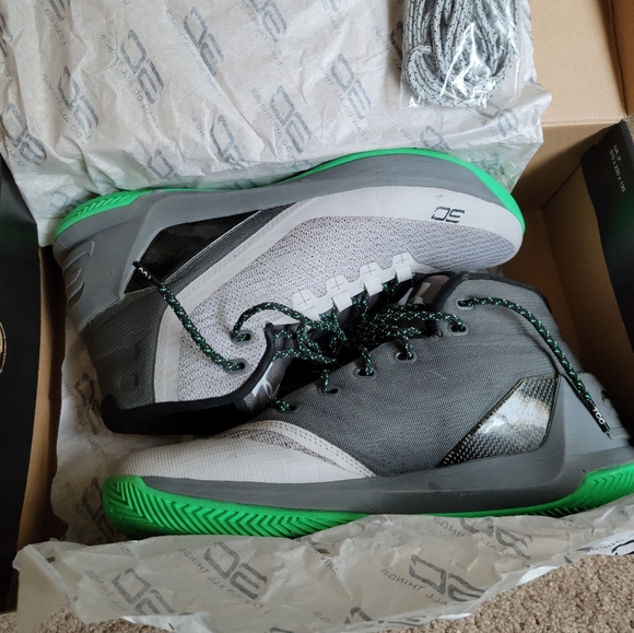 Gently used Stephen Curry 3 men's size 10.5 - Picture 3 of 11